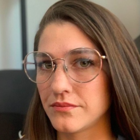 Meet your Posher, Alison - Picture 1 of 1